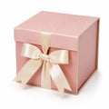 Geschenkbox 20 x 20 x 20 cm aus Pappe in Rosé Creme mit Satinband quadratisch