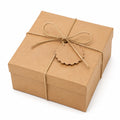Geschenkbox 20 x 20 x 8 cm aus Kraftpapier in Naturbraun mit Deckel und Kordel